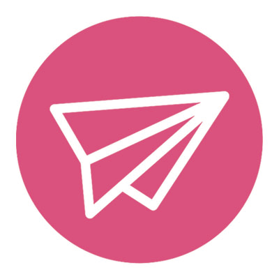 クレスキューブのロゴ。ピンク色の丸の中に紙飛行機のデザイン
